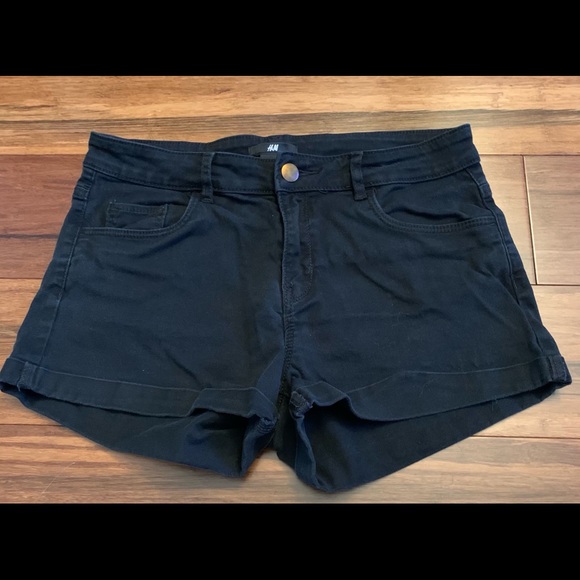 H&M Black Shorts Size 6 - Picture 1 of 2